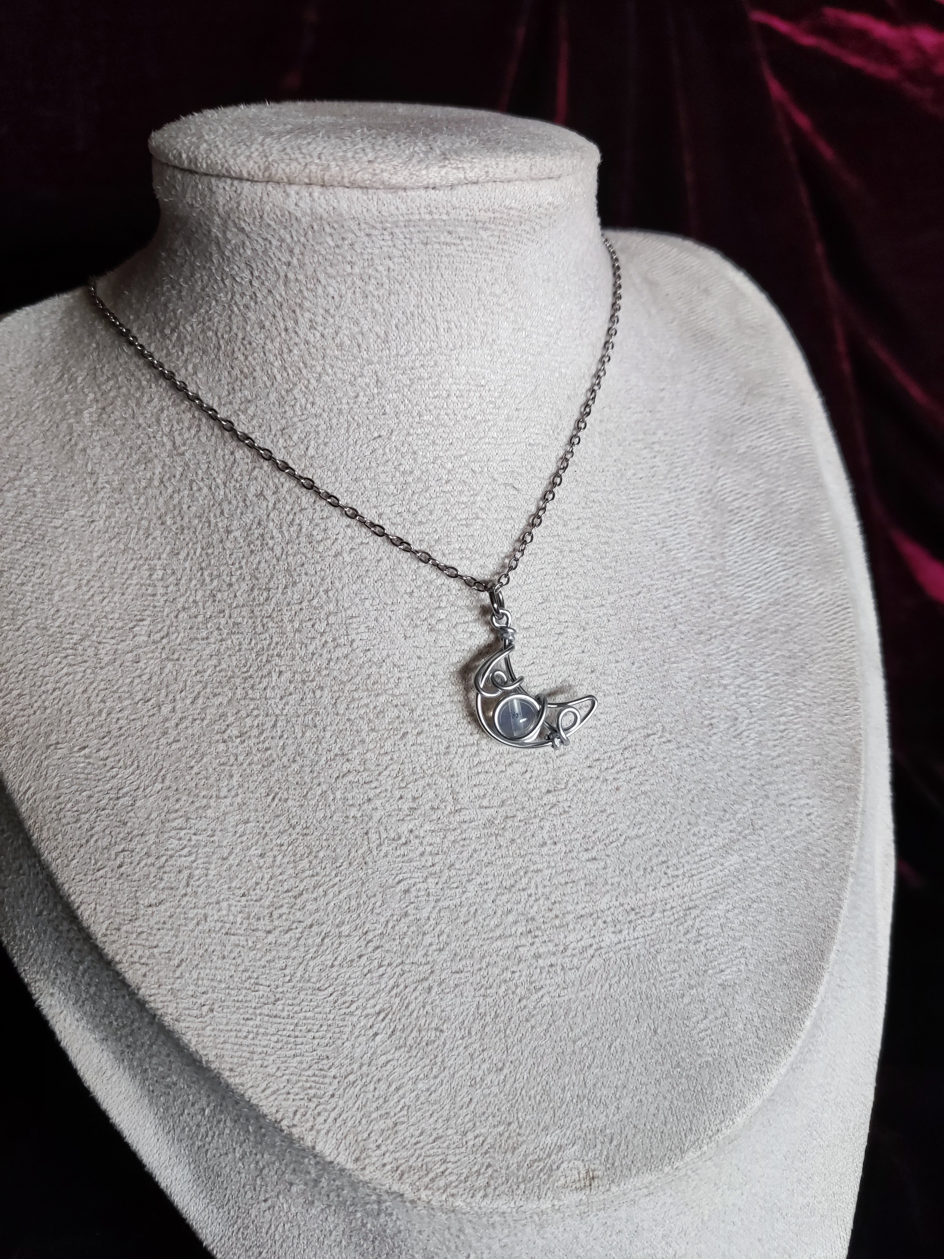 CRESCENT OPALITE